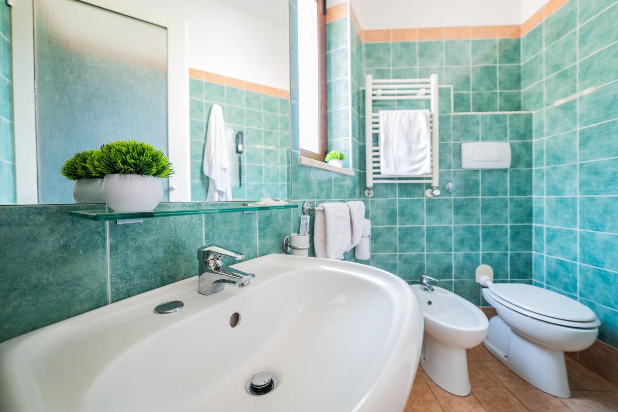 Twin Room Shower