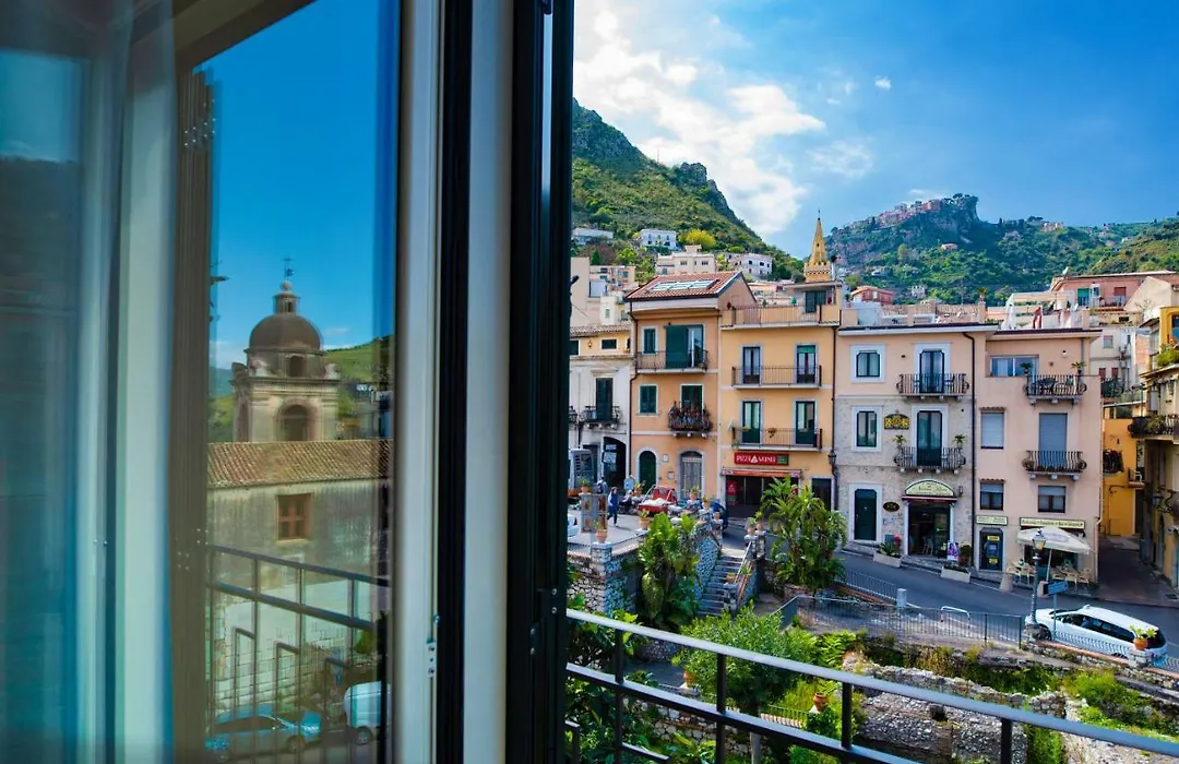 Taormina Bedda Rooms-1