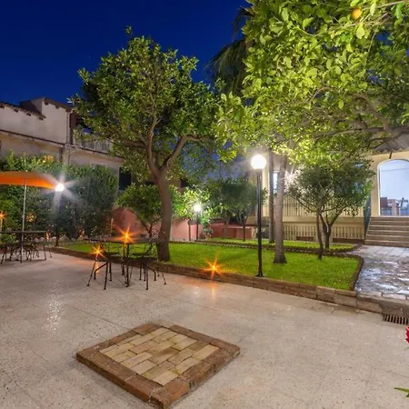 Villa Valverde Apartments E B&B-3
