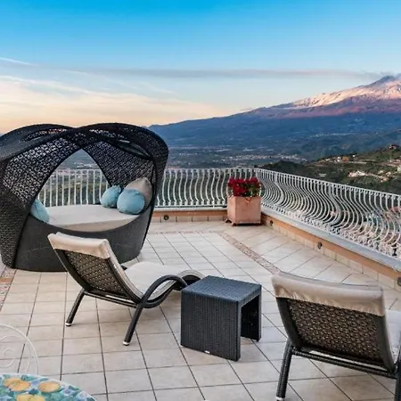Villa Le Terrazze Charming Rooms-2